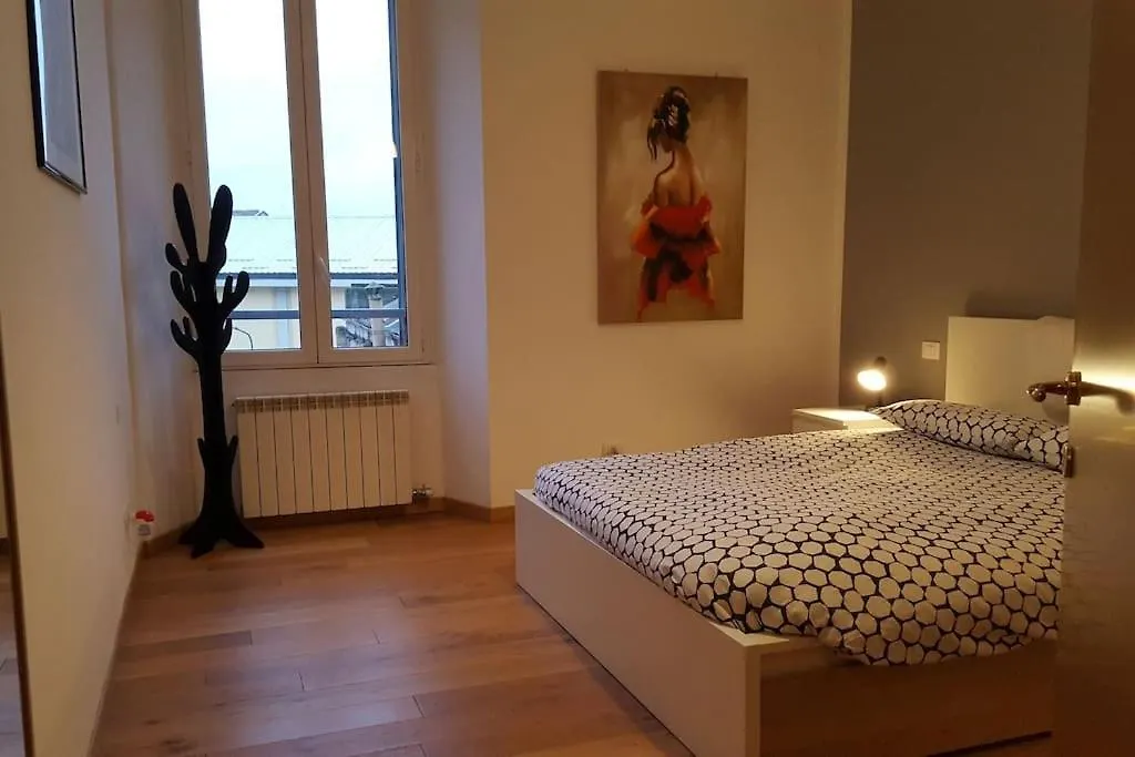 Modern Bright And Central Apartment Milan