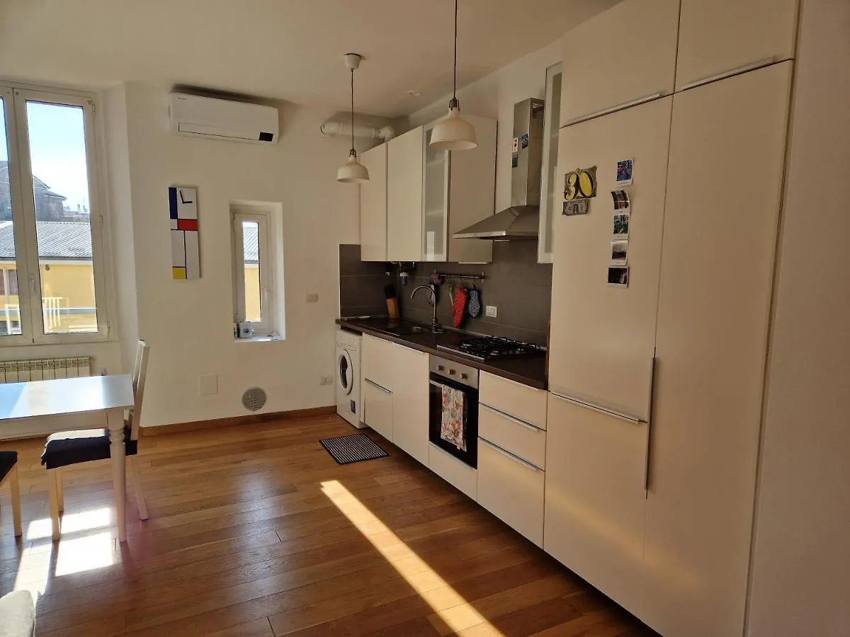 Modern Bright And Central Apartment Milan Italy