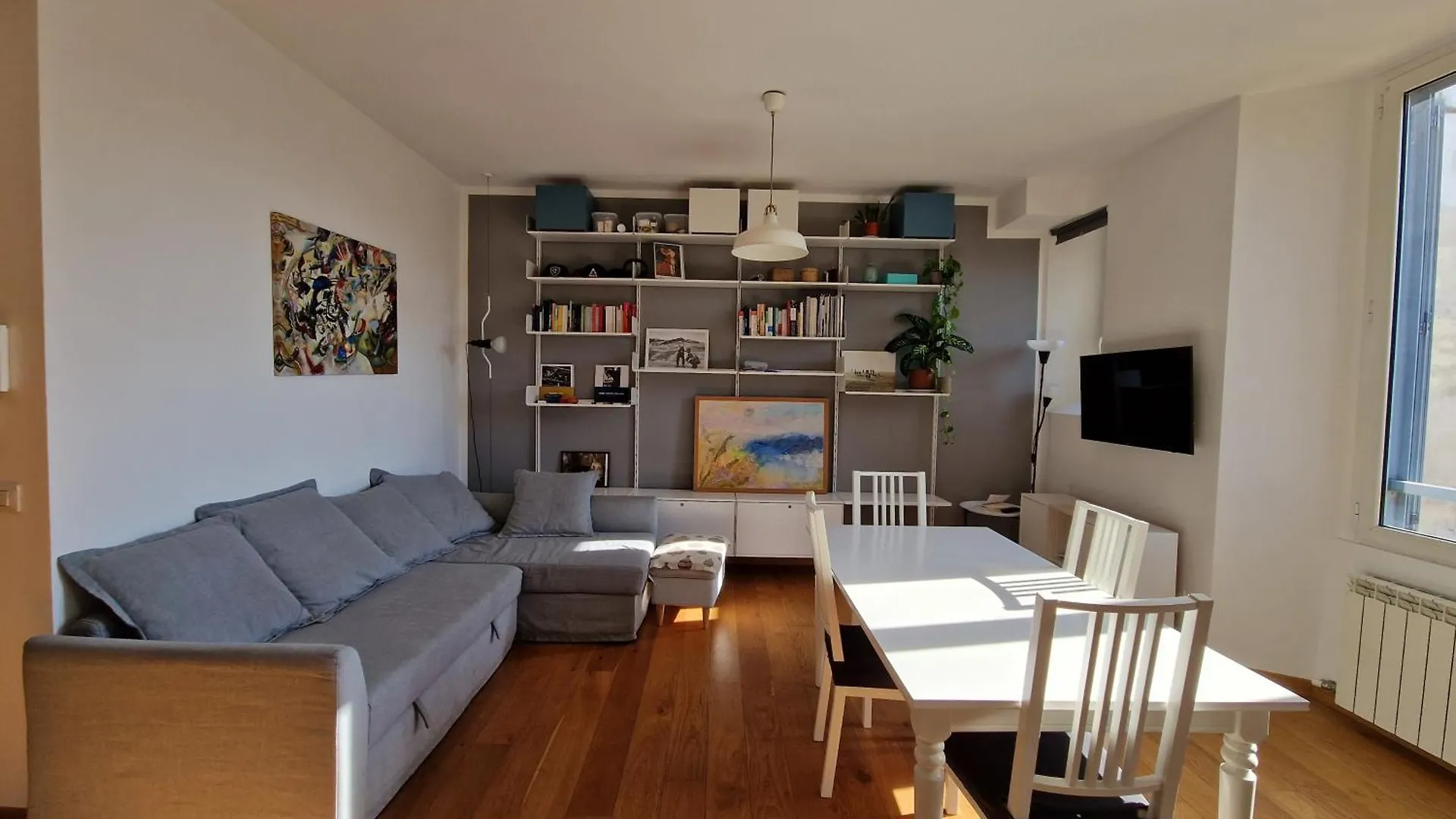 Modern Bright And Central Apartment contacts