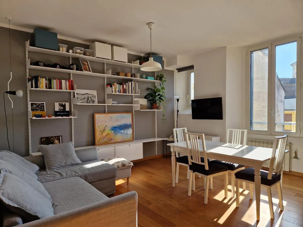 Modern Bright And Central Apartment Milan